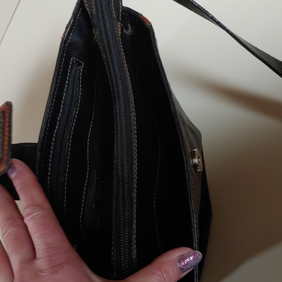 Piero Vintage Leather Crossbody Bag - Picture 12 of 16